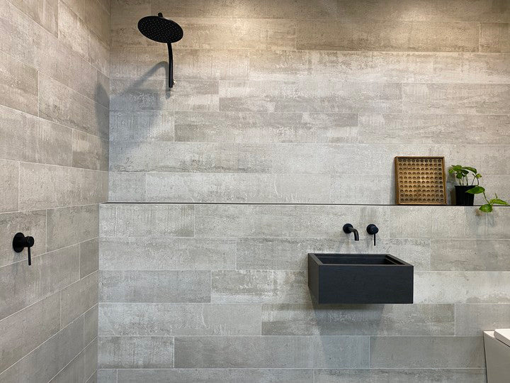 200mm Black Shower Head - MTO Marbles & Tiles Outlet