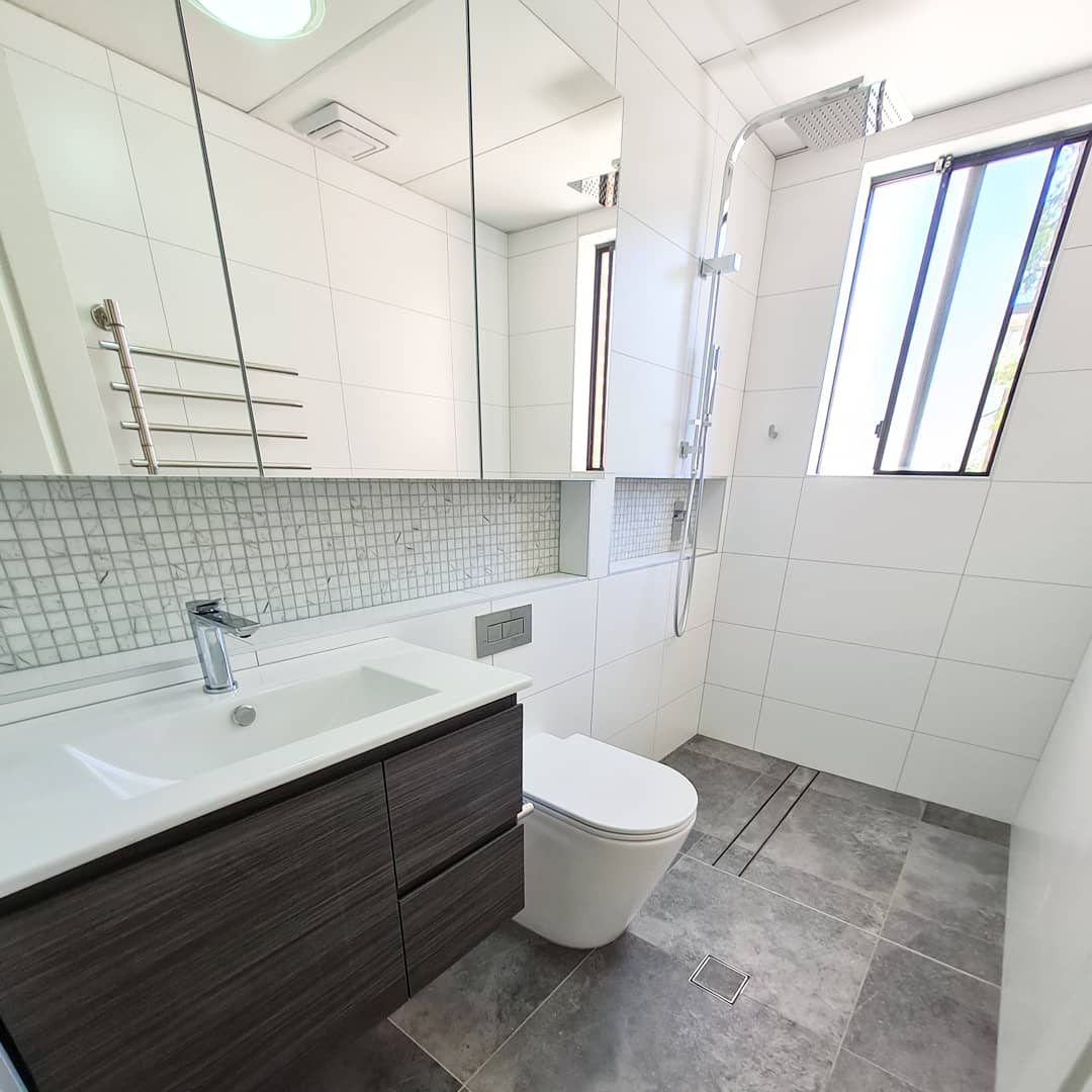 10" Chrome Shower Station